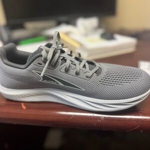 Women's Altra Escalante 4 AL0A85NF220 Color: Gray